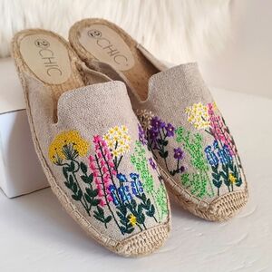 2 Chic Womens Slip On-Slides Raffia Espadrille w/Floral Embroidery/Size 40